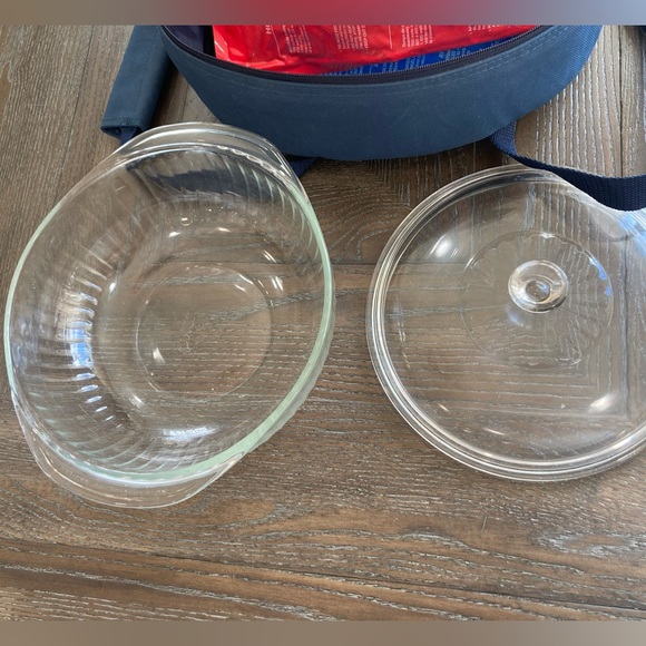 Pyrex Portables Way To Go Insulated Travel Bag Blue 8-piece Set 2QT Dish - Picture 2 of 4